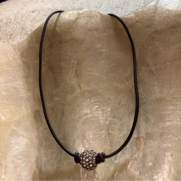 Elegant Brown Leather Necklace with Crystal Pendant - Picture 3 of 3